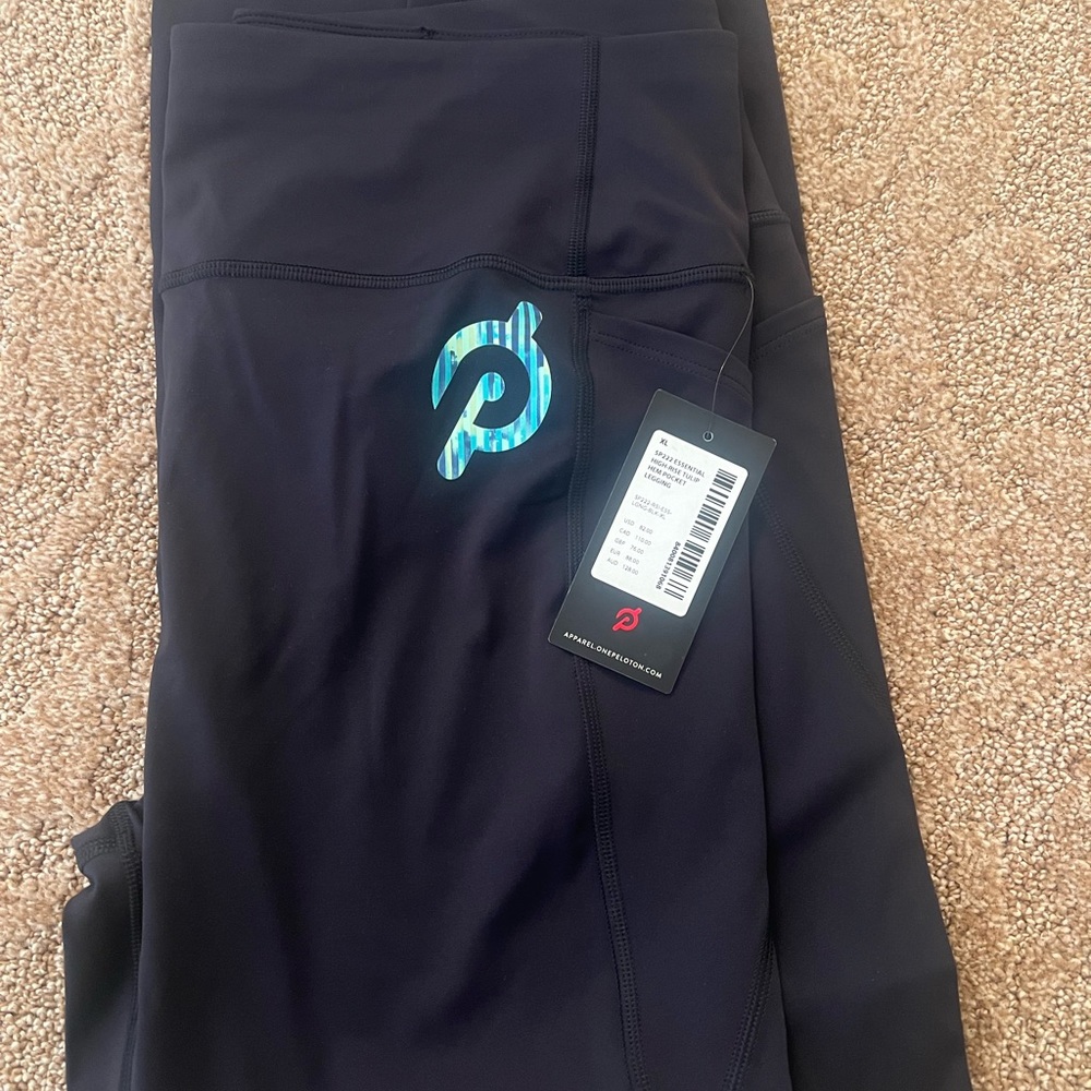 Peloton XL NWT together we go far Leggings With pockets - Picture 8 of 17